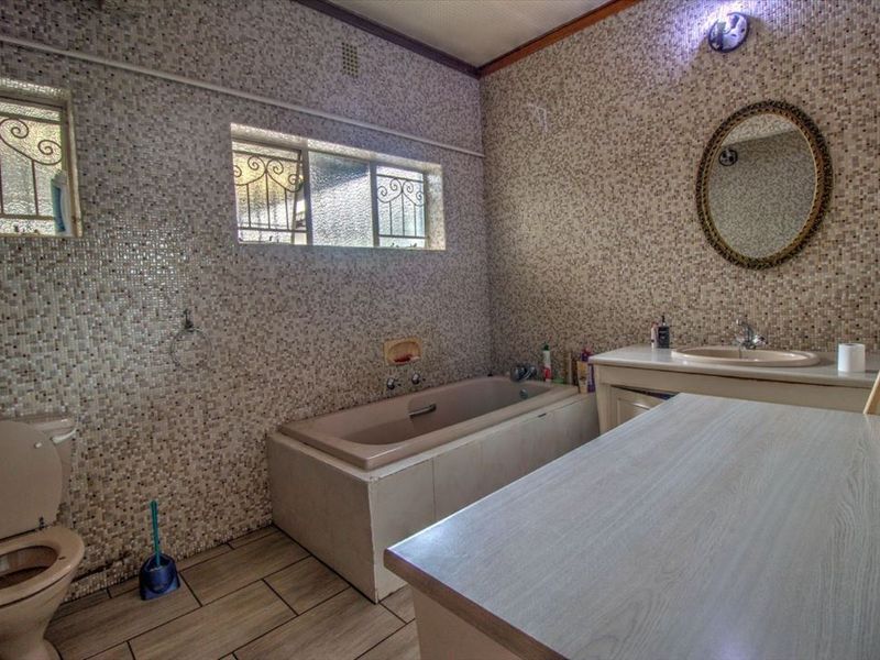 Versatile 9 Bedroom 3 Lounges Property!! - Photo 8