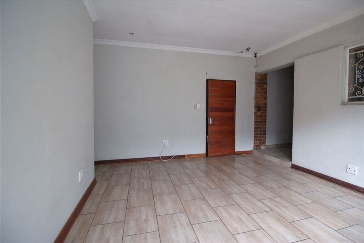 Versatile 9 Bedroom 3 Lounges Property!! - Photo 5