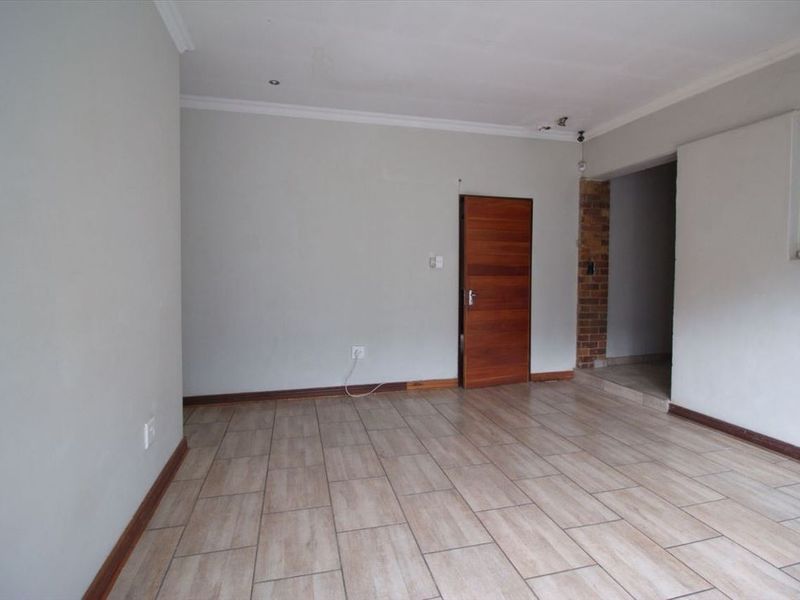 Versatile 9 Bedroom 3 Lounges Property!! - Photo 5