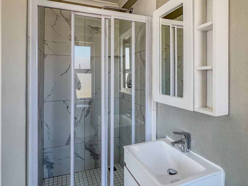 Stunning 2 Bedroom apartment a stone throw from Blouberg Beach - Photo 9