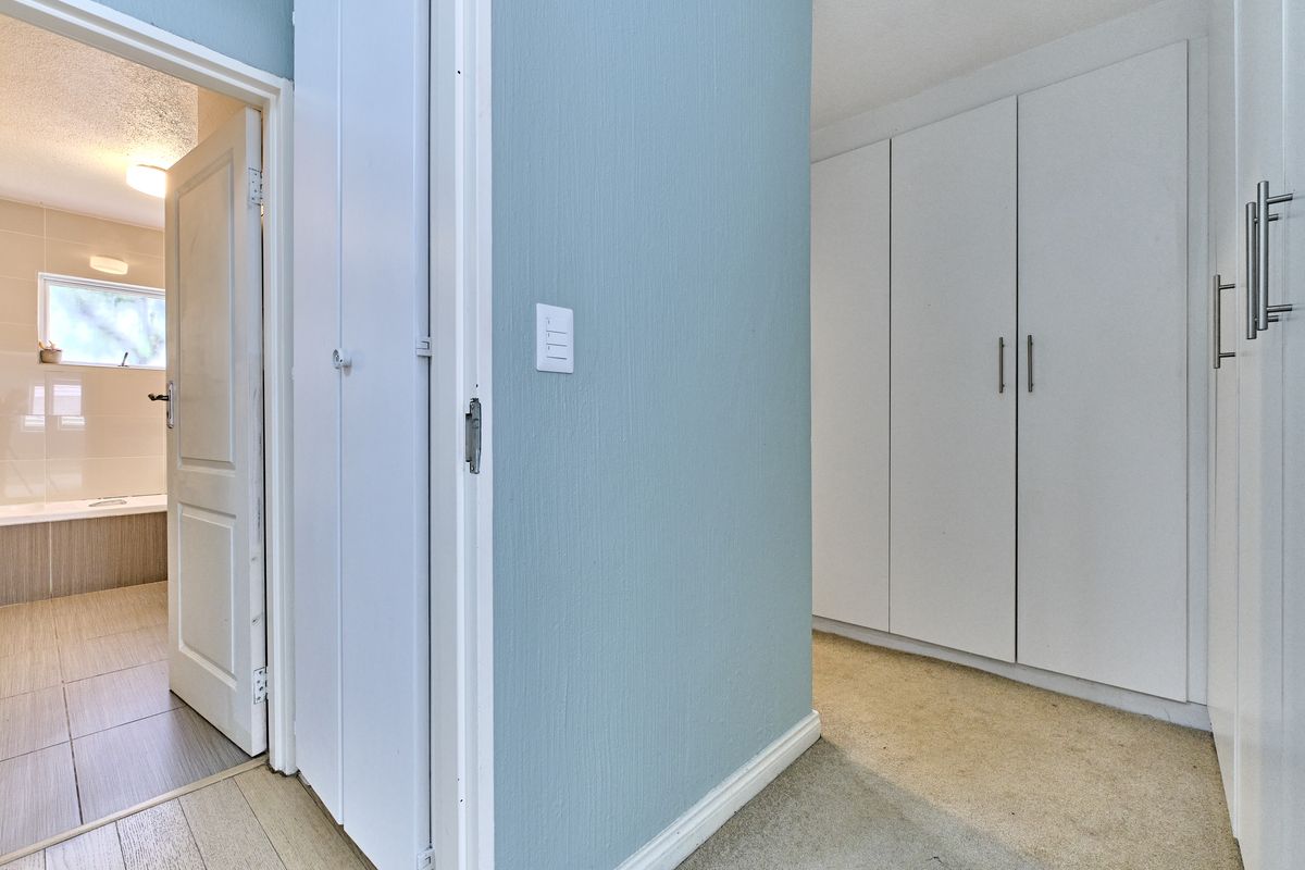 2 Bedroom Ground Floor Apartment for sale in Strathavon - Photo 4