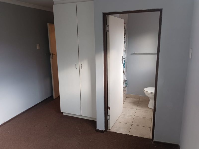 2 Bedroom 2 Bath in Montclair - Photo 6