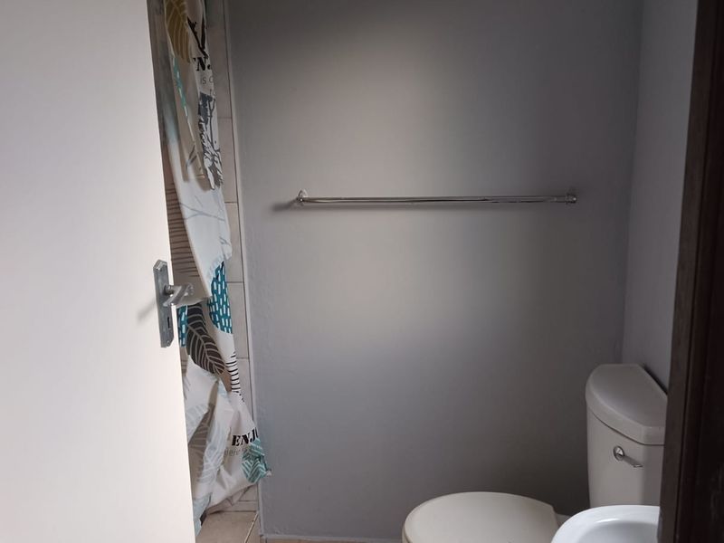 2 Bedroom 2 Bath in Montclair - Photo 5