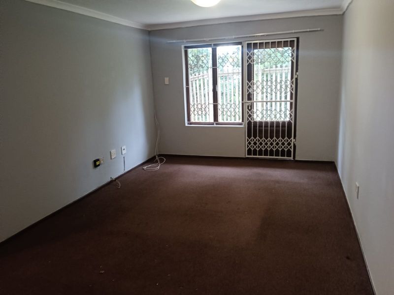 2 Bedroom 2 Bath in Montclair - Photo 4