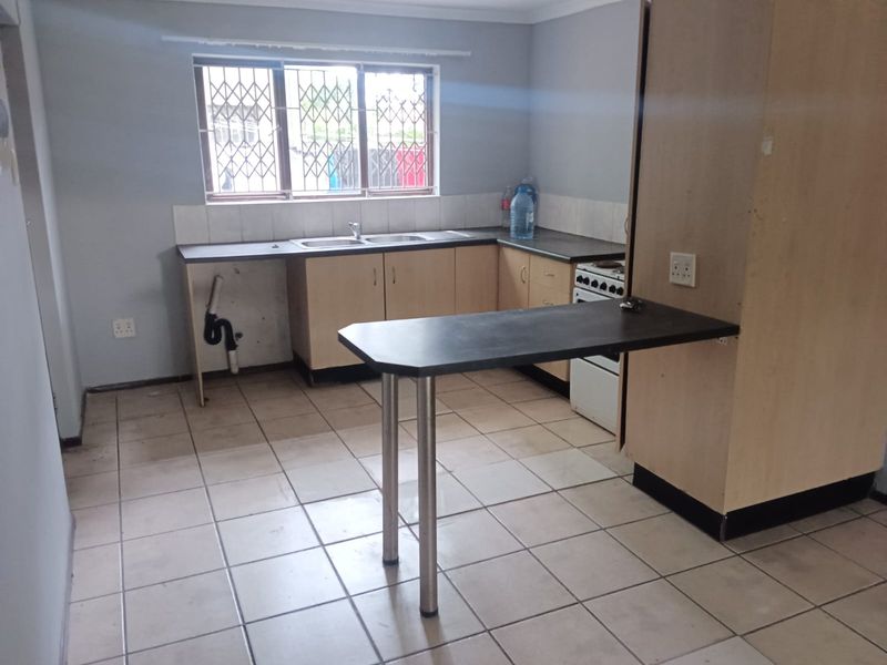 2 Bedroom 2 Bath in Montclair - Photo 3