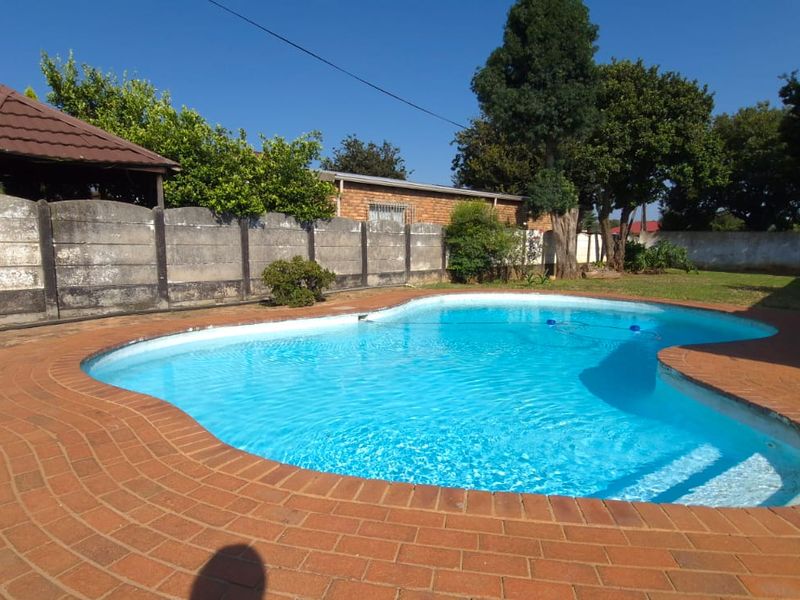 Spacious Home in Brakpan Central - Photo 2