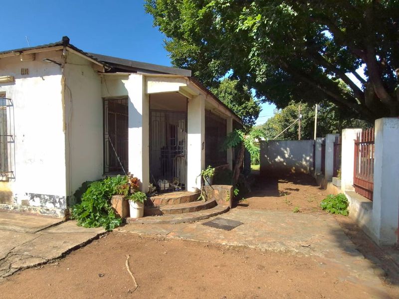 Spacious Home in Brakpan Central - Photo 3