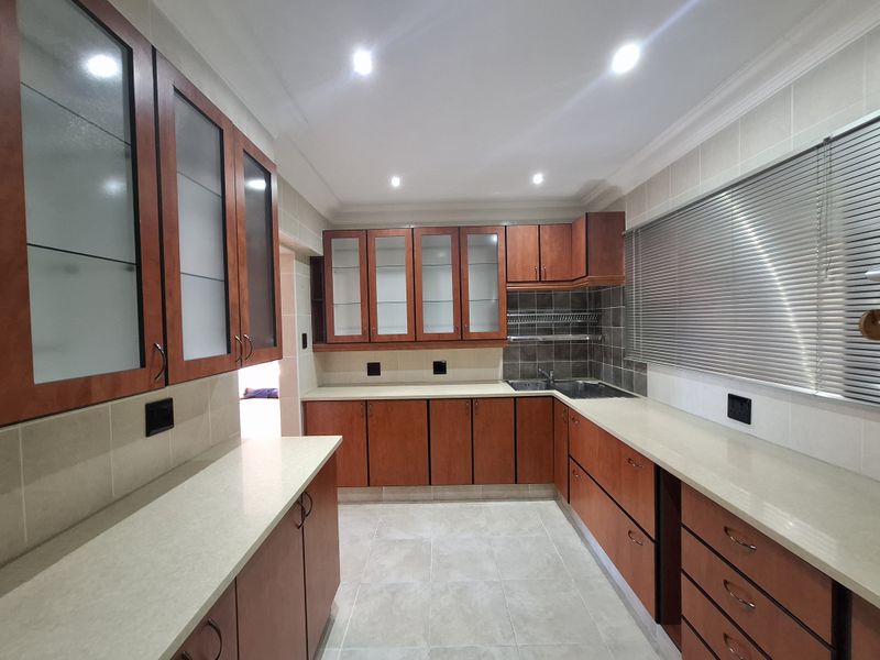 ST GEORGES PARK 2 BED 2 BATH APARTMENT FOR SALE - Photo 8