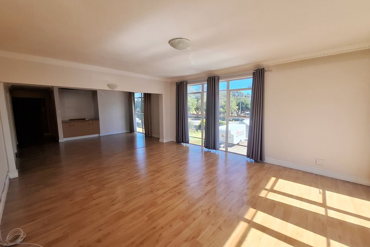 ST GEORGES PARK 2 BED 2 BATH APARTMENT FOR SALE - Photo 5