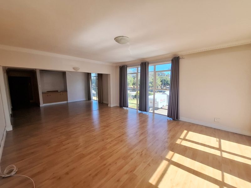 ST GEORGES PARK 2 BED 2 BATH APARTMENT FOR SALE - Photo 5