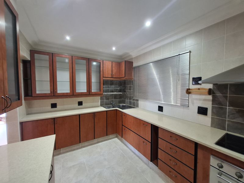 ST GEORGES PARK 2 BED 2 BATH APARTMENT FOR SALE - Photo 6