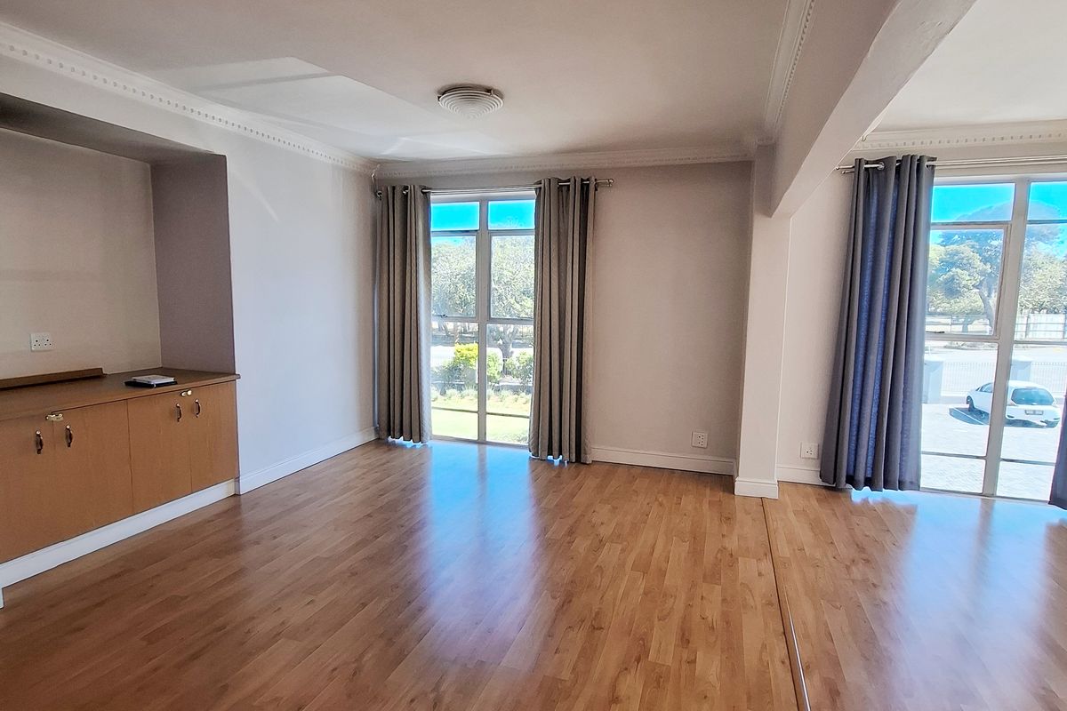 ST GEORGES PARK 2 BED 2 BATH APARTMENT FOR SALE - Photo 2