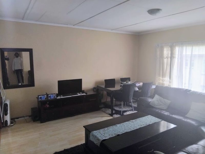 Resort-Style living !! - Photo 4