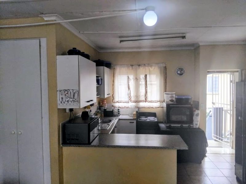 Resort-Style living !! - Photo 6