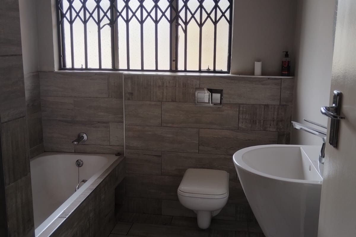 5Bedroom House for sale - Photo 5