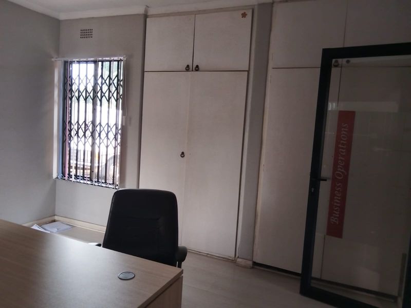 5Bedroom House for sale - Photo 4