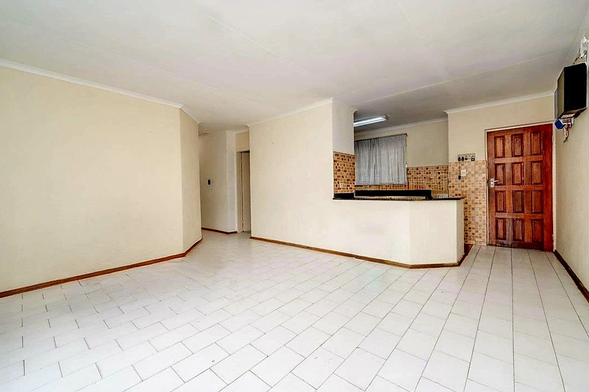 FAMILY HOME IN SECURE COMPLEX - Photo 3