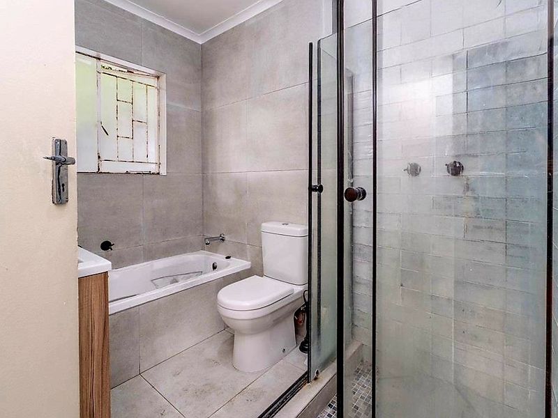 FAMILY HOME IN SECURE COMPLEX - Photo 7