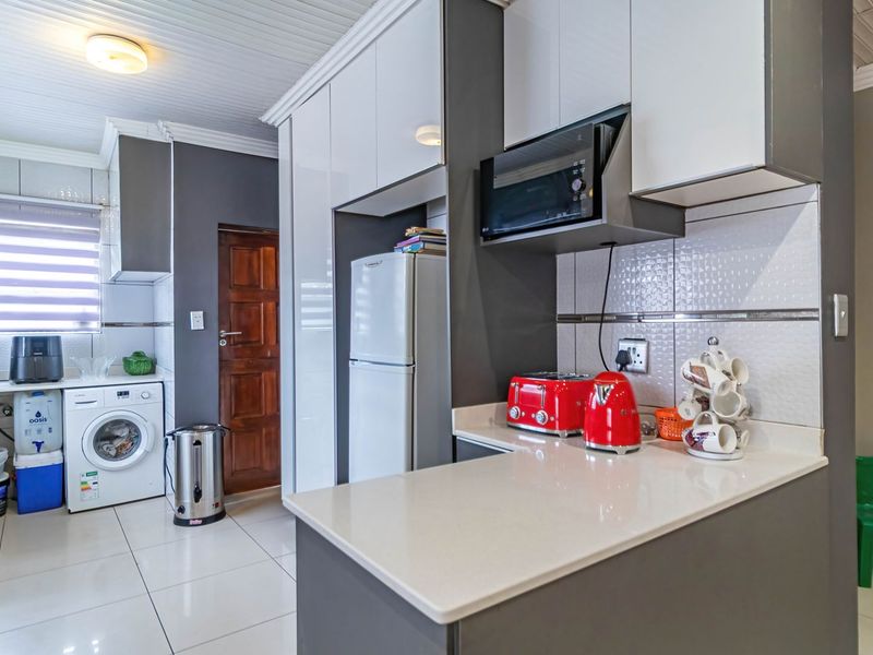 3 Bed House in Willow Park Manor - Photo 2