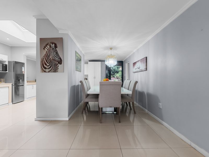 Stunning Family Home in Palm Lakes Estate -4 bedrooms and 3bathrooms - Photo 6