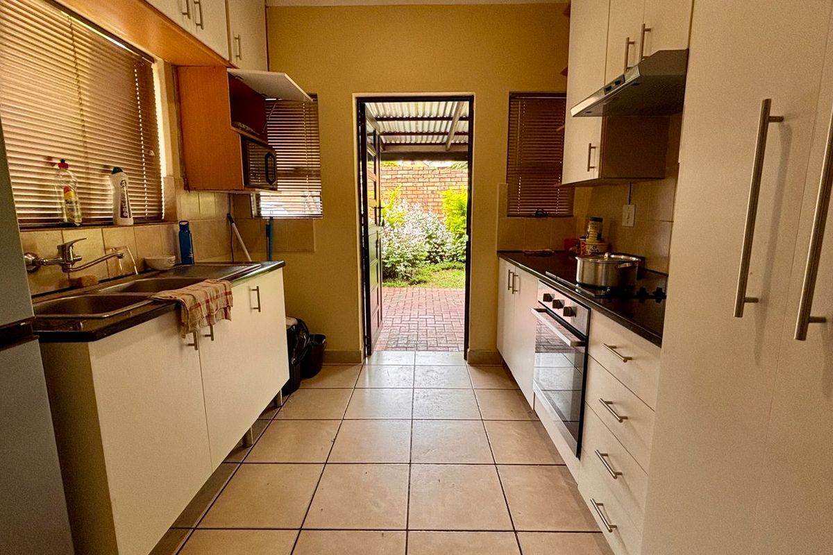 3 BEDROOM HOUSE IN COMPLEX TO LET - Photo 4