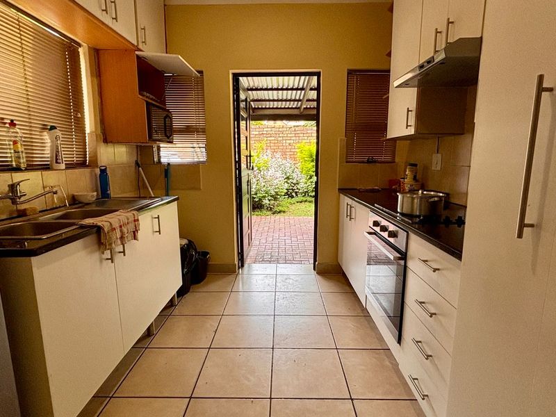 3 BEDROOM HOUSE IN COMPLEX TO LET - Photo 4