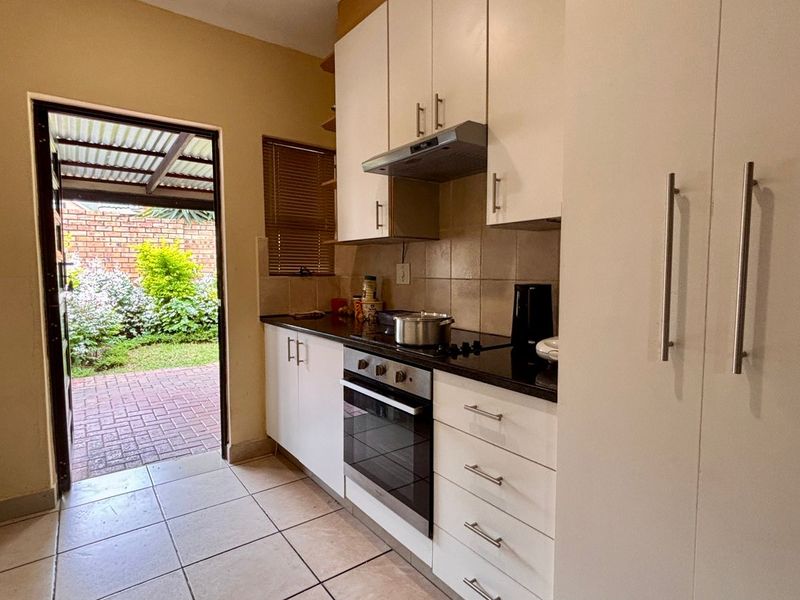 3 BEDROOM HOUSE IN COMPLEX TO LET - Photo 2