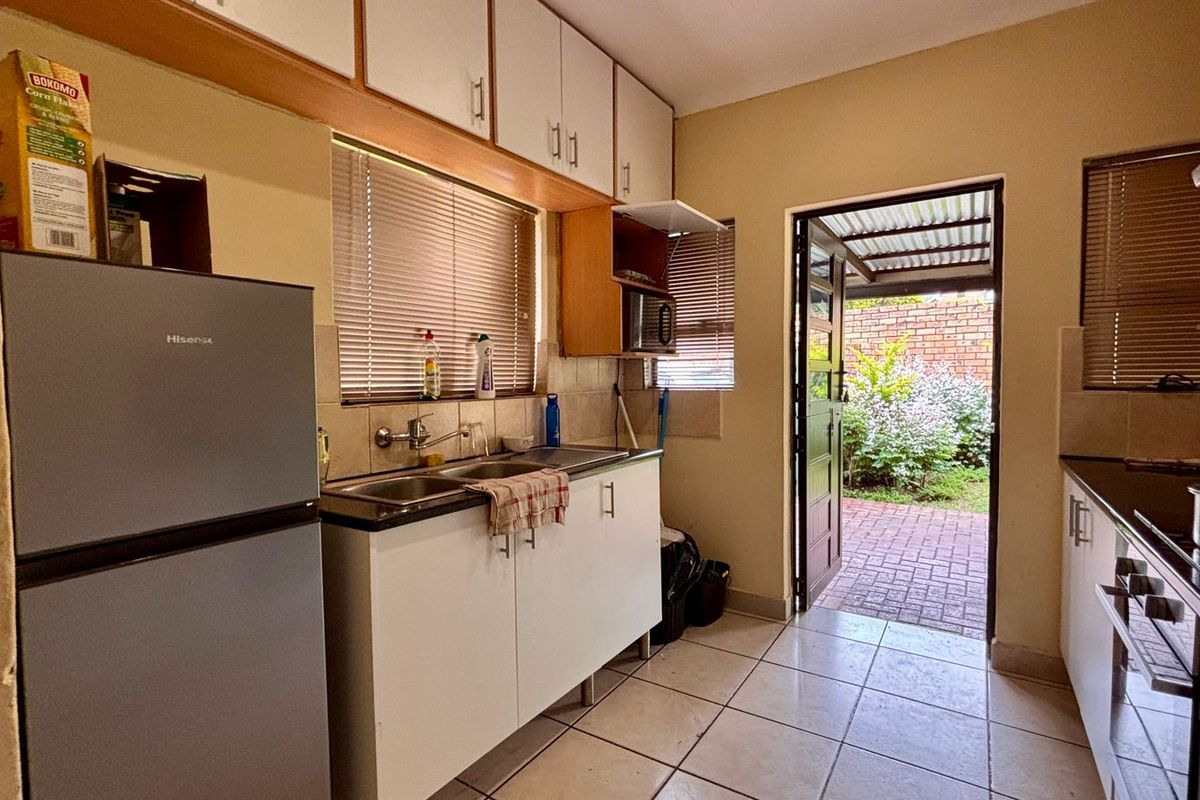 3 BEDROOM HOUSE IN COMPLEX TO LET - Photo 3