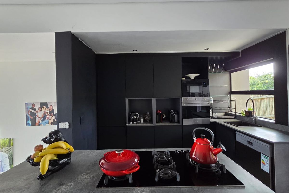 Beautiful Modern Apartment in Palm Lakes Estate - Photo 5