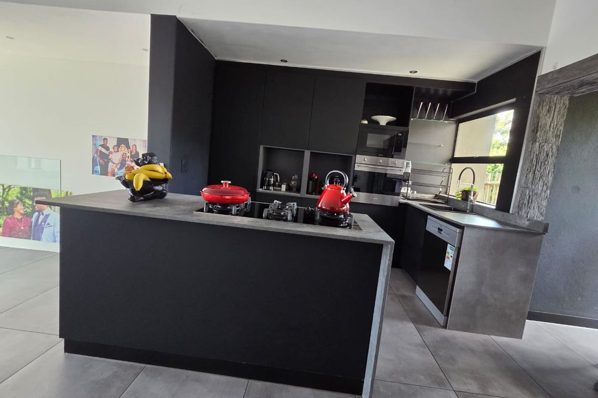 Beautiful Modern Apartment in Palm Lakes Estate - Photo 4