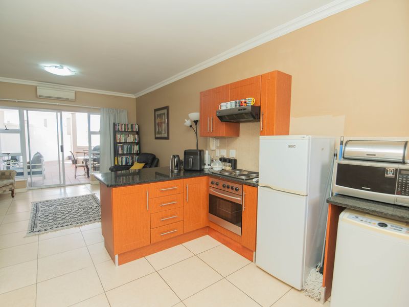 WALMER HEIGHTS  2 BED 2 BATH APARTMENT - Photo 2