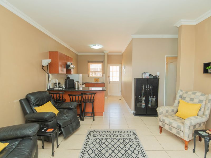 WALMER HEIGHTS  2 BED 2 BATH APARTMENT - Photo 7