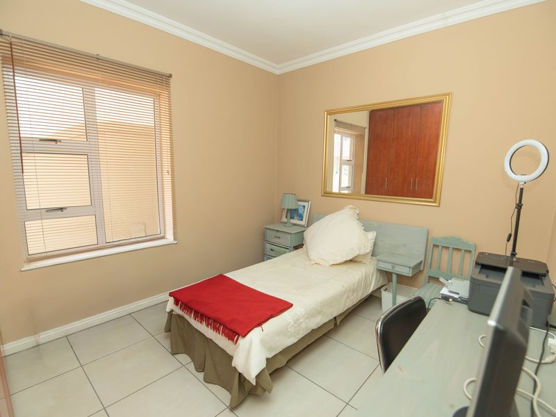 WALMER HEIGHTS  2 BED 2 BATH APARTMENT - Photo 9
