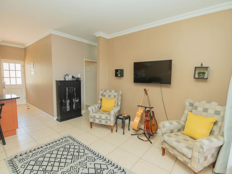 WALMER HEIGHTS  2 BED 2 BATH APARTMENT - Photo 8