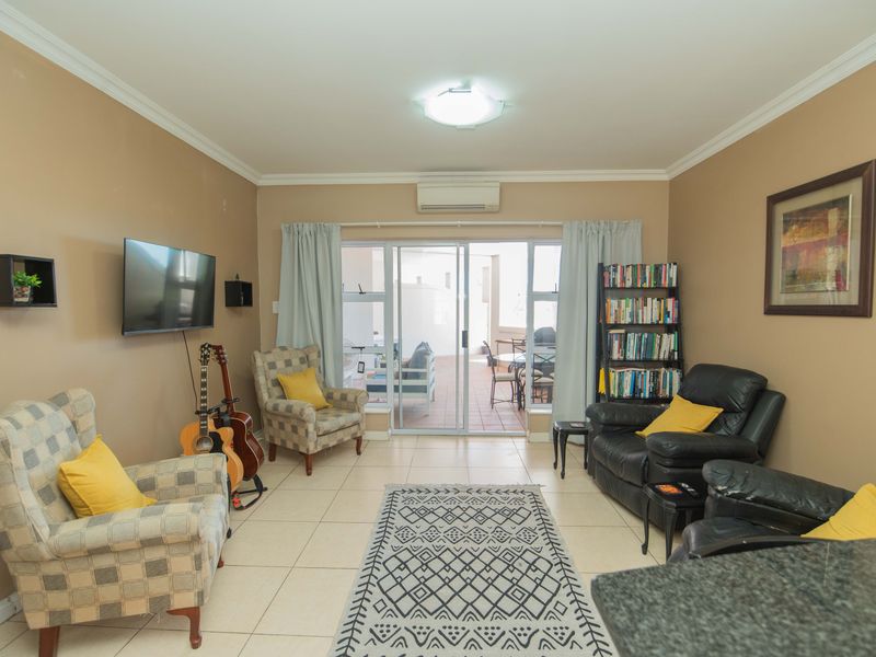 WALMER HEIGHTS  2 BED 2 BATH APARTMENT - Photo 5