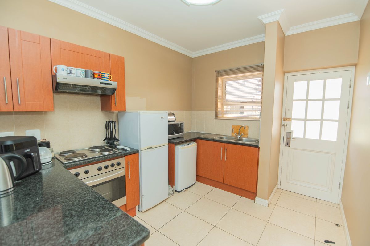 WALMER HEIGHTS  2 BED 2 BATH APARTMENT - Photo 4
