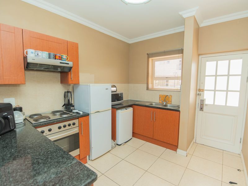WALMER HEIGHTS  2 BED 2 BATH APARTMENT - Photo 4