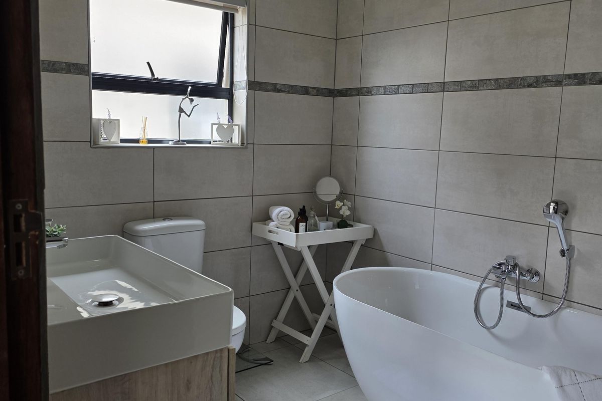 Stunning Ultra-Modern 2-Bedroom Home for Sale in Leloko Lifestyle Estate - Photo 3