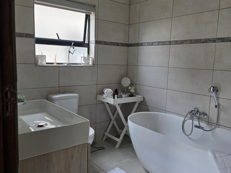 Stunning Ultra-Modern 2-Bedroom Home for Sale in Leloko Lifestyle Estate - Photo 3