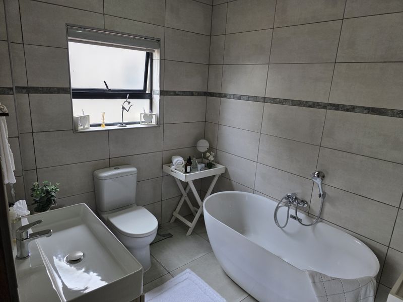 Stunning Ultra-Modern 2-Bedroom Home for Sale in Leloko Lifestyle Estate - Photo 7