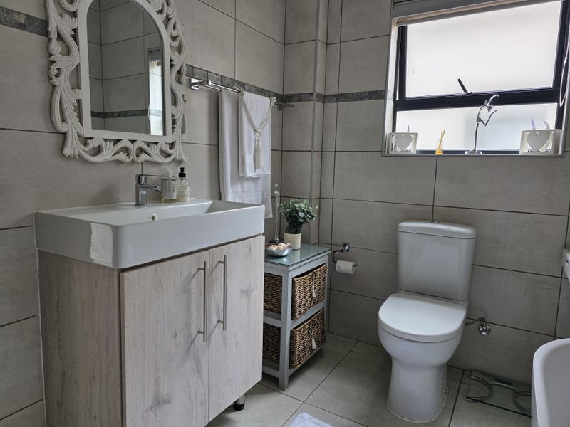 Stunning Ultra-Modern 2-Bedroom Home for Sale in Leloko Lifestyle Estate - Photo 6