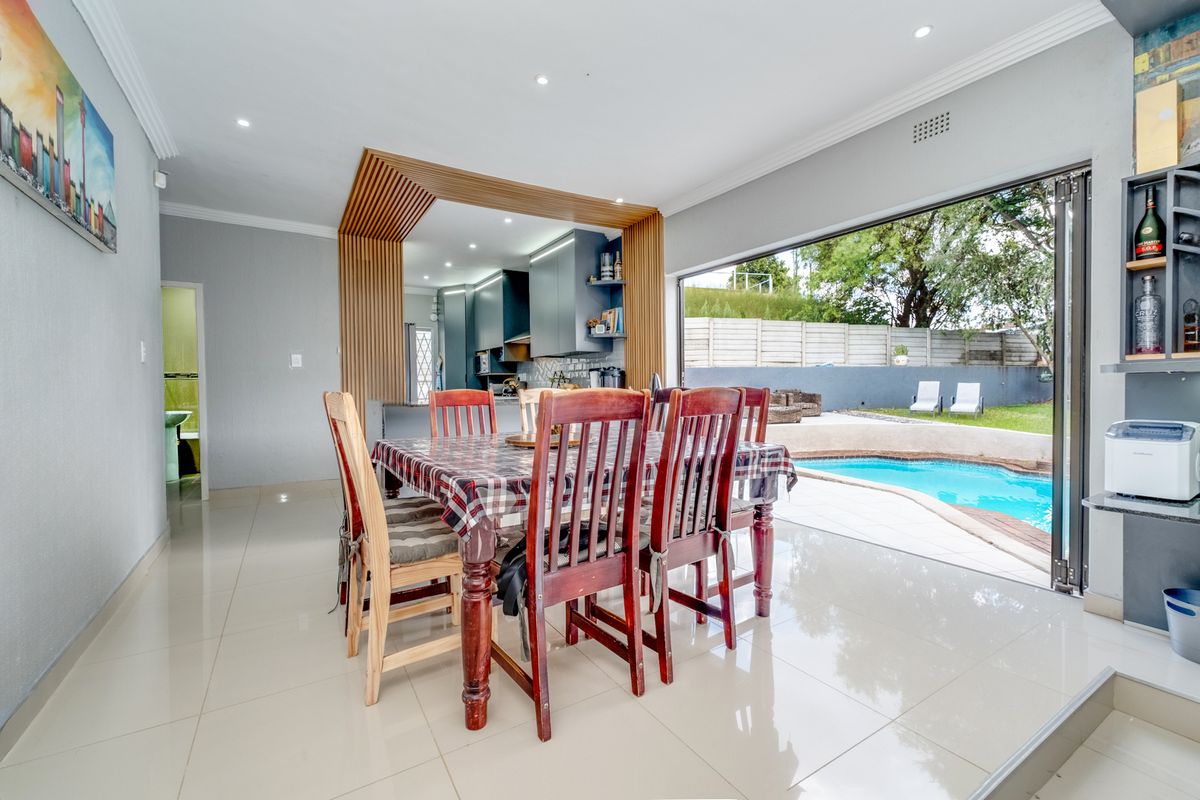 MOVE IN AND LIVE.  ENTERTAIN IN STYLE - Photo 5
