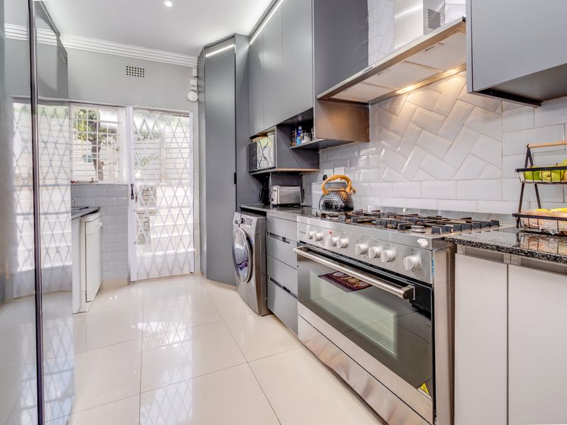 MOVE IN AND LIVE.  ENTERTAIN IN STYLE - Photo 10