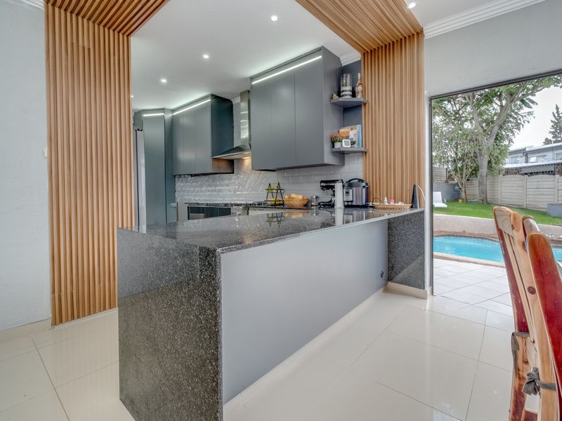 MOVE IN AND LIVE.  ENTERTAIN IN STYLE - Photo 9