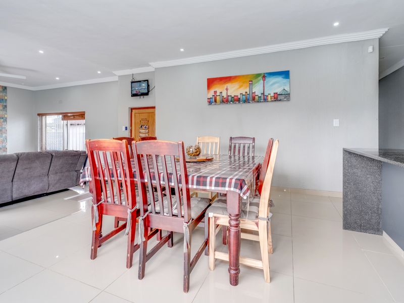 MOVE IN AND LIVE.  ENTERTAIN IN STYLE - Photo 7