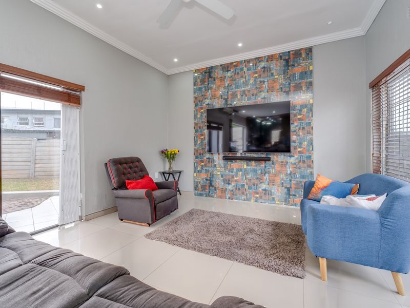 MOVE IN AND LIVE.  ENTERTAIN IN STYLE - Photo 3