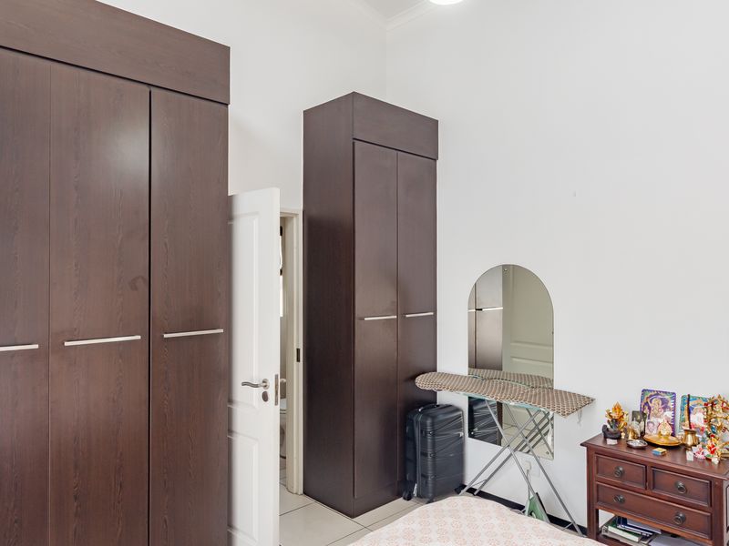 A LIGHT AND BRIGHT LOFT-STYLE APARTMENT - Photo 8