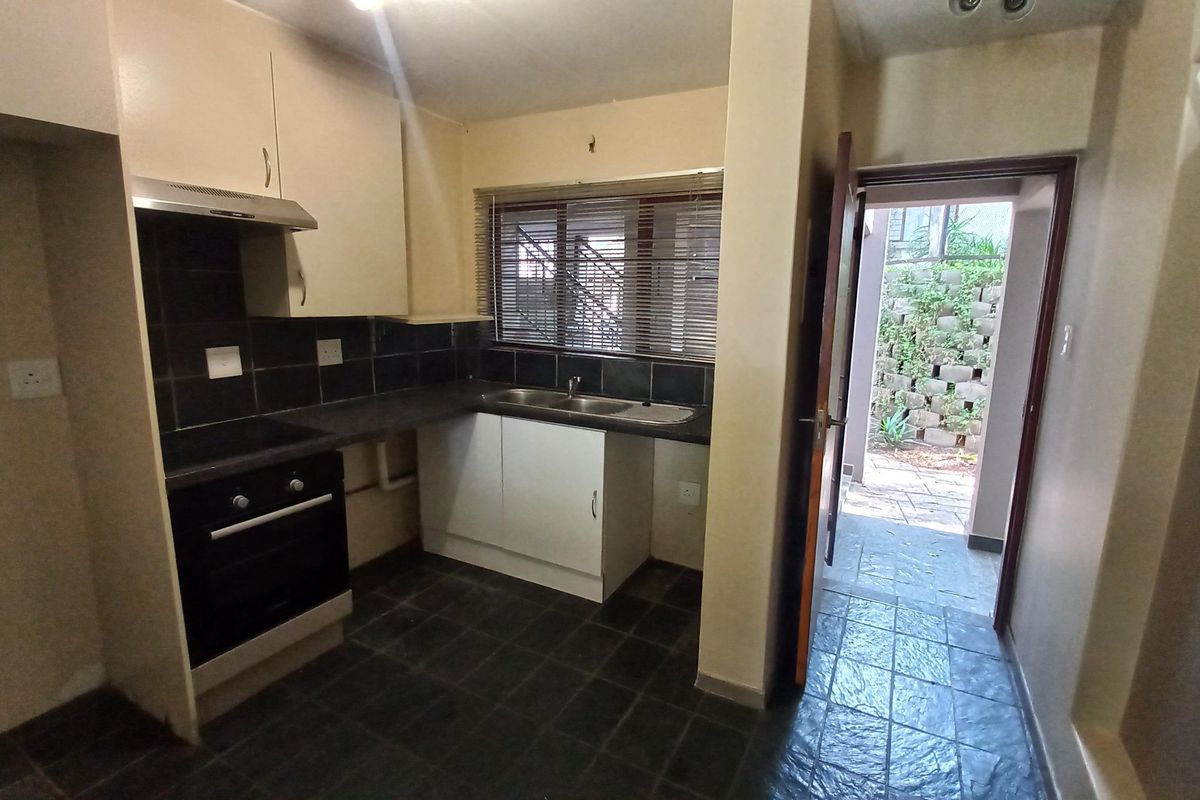 Spacious Three Bed in Beautiful Complex - Photo 3