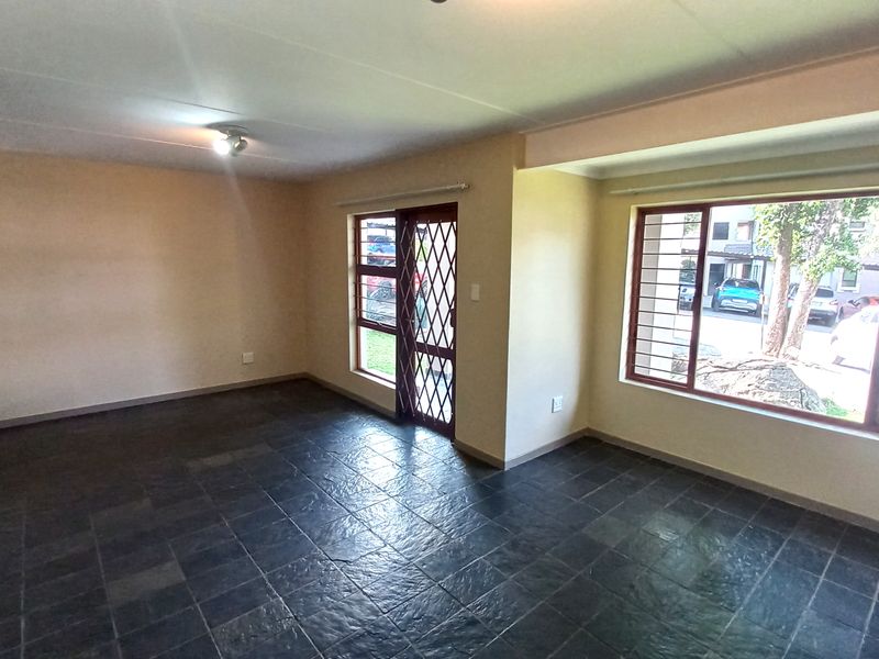 Spacious Three Bed in Beautiful Complex - Photo 6