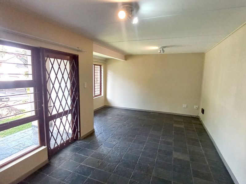 Spacious Three Bed in Beautiful Complex - Photo 5